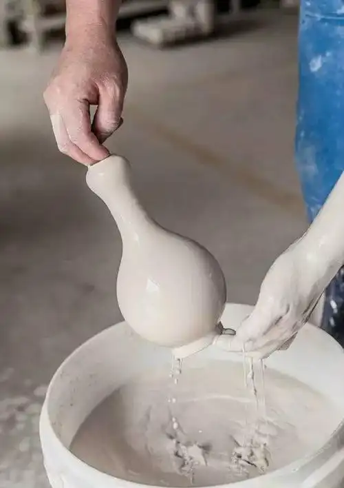 龙泉青瓷的施釉工艺