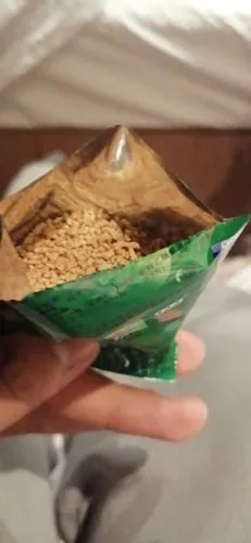 昨晚的病情有所好转,喝了一大袋药,好苦