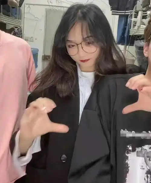 女装大佬怎么藏鸡视频女装大佬怎么藏鸡儿爽