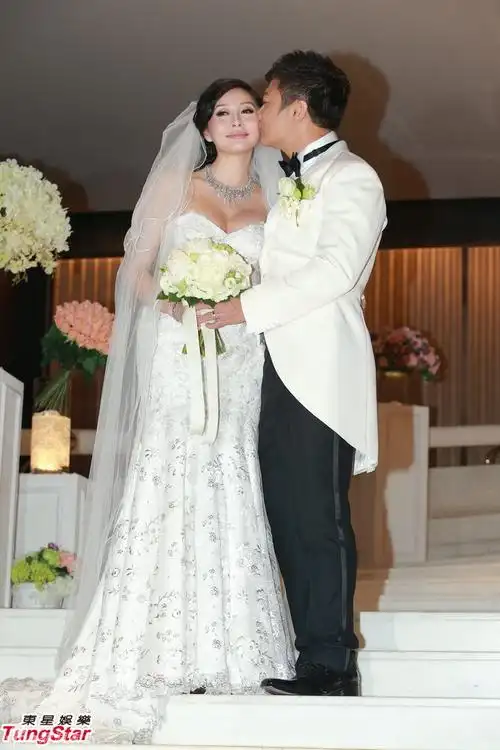 钱嘉乐汤盈盈大婚 新娘巨乳大肚与新郎热吻(图)