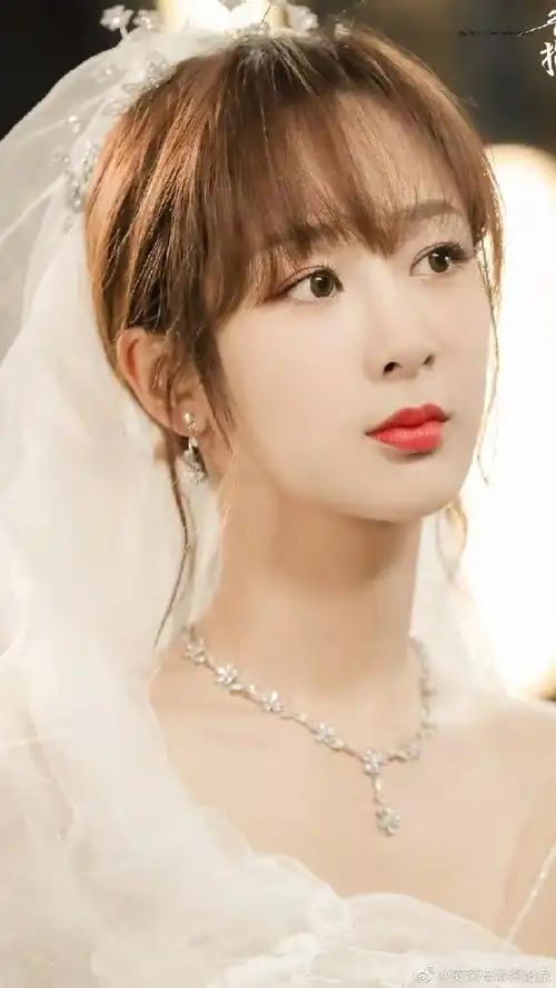 杨紫在剧里又嫁人了#杨紫这次现代剧嫁人好美 这个造型紫妹可爱佑