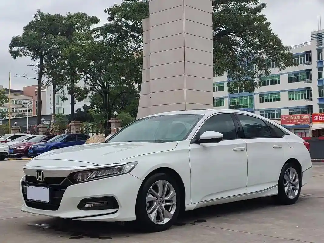 二手车搬运工 新到20年本田雅阁 一手车 4万多公里 一键 - 抖音