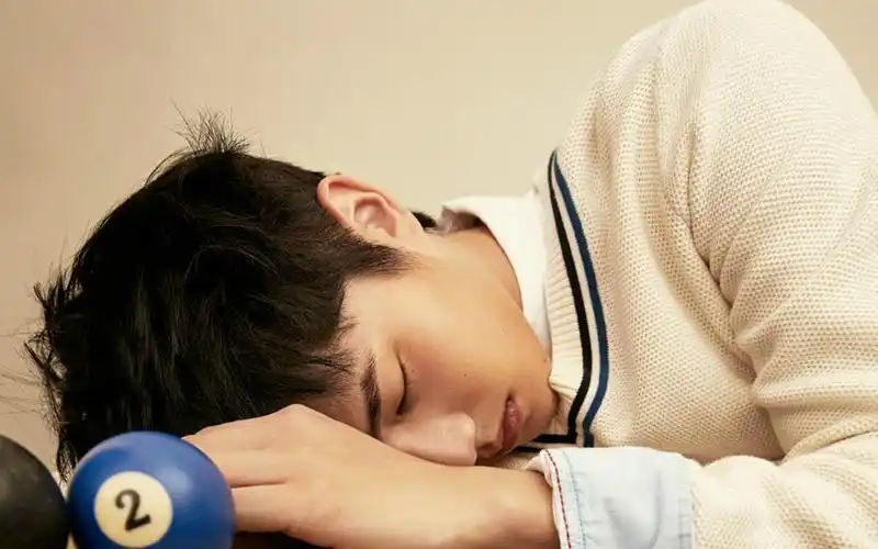 刘昊然阳光帅气时尚写真桌面壁纸