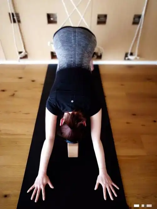 蒋勤勤怀二胎健身,挑战高难度瑜伽动作!