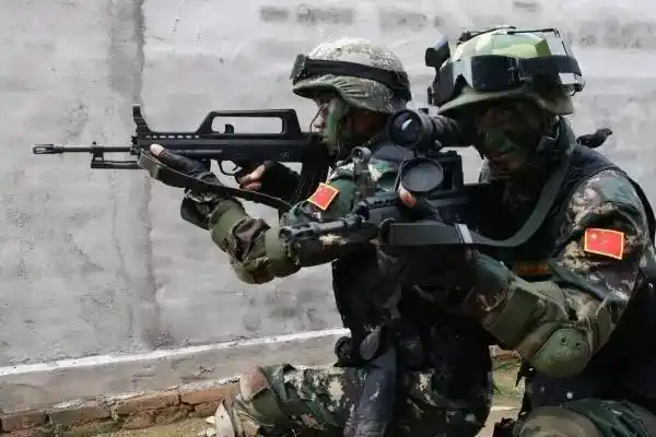 看完战狼2请不要忘记背后的中国陆军特种部队