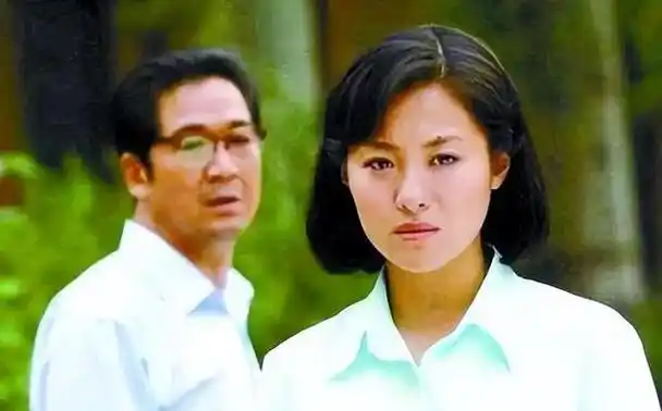 《神医喜来乐》开播20年,演员有人被封杀,通缉,有人已离世