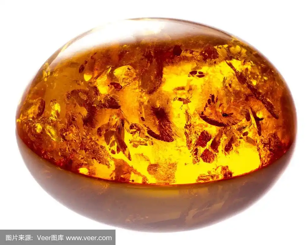 天然琥珀的重量比较轻,天然琥珀和人工琥珀用手掂量能感觉出重量差异