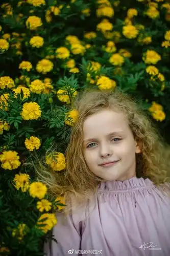 俄罗斯10岁女孩来中国旅行,请我给她拍一组接地气的广州照片