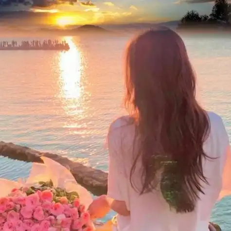 有气质唯美女人背影图片头像,女生的背影是一道美丽的风景线