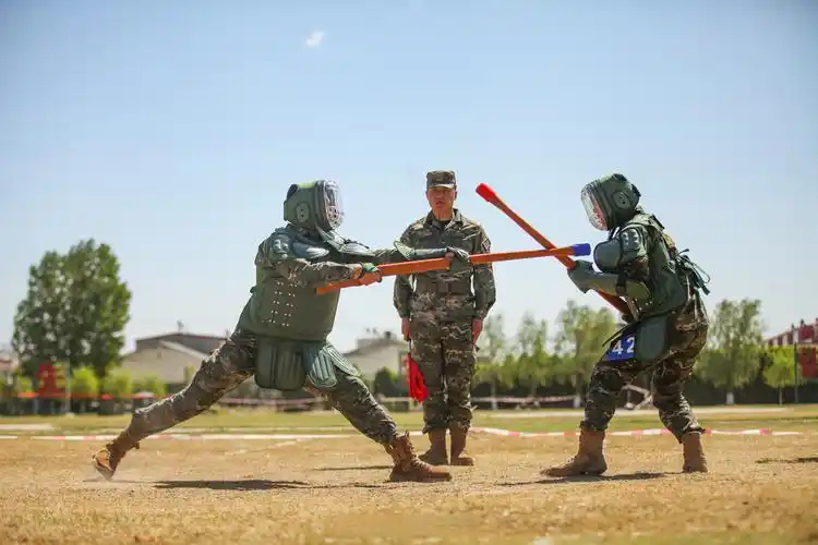 军体运动会火热开战】近日,武警第一机动总队某支队第五届"战龙杯"