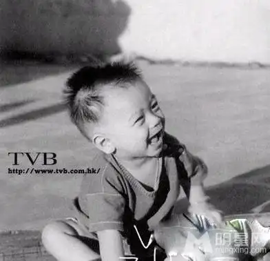 tvb明星童年照遭曝光 黄宗泽曾是自闭的孩子