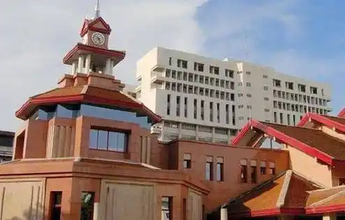 泰国诗纳卡宁威洛大学经济学博士