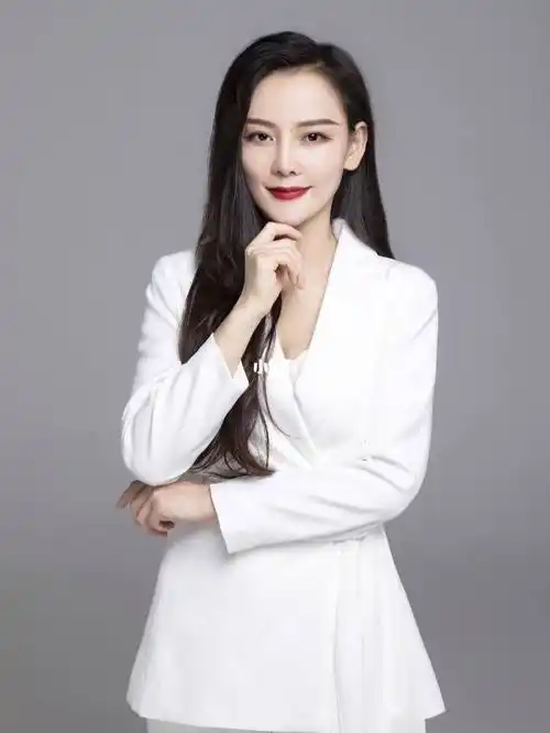 针对企业团队的职业形象照,在现集体形象的同时还要注重每个人的个性