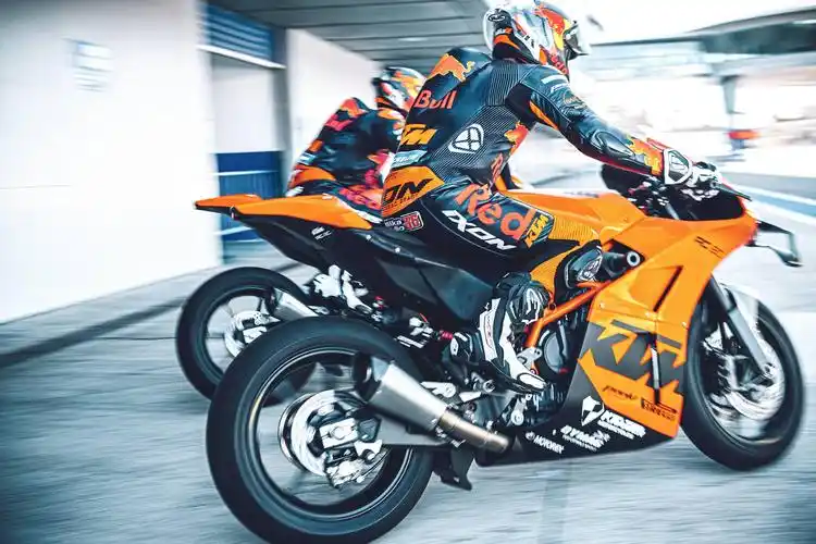 ktm rc8c 赛道特写_搜狐汽车_搜狐网