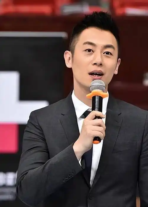 朱亚文老婆生病晒照,头顶乱发唇色苍白好憔悴,素颜状态引热议!