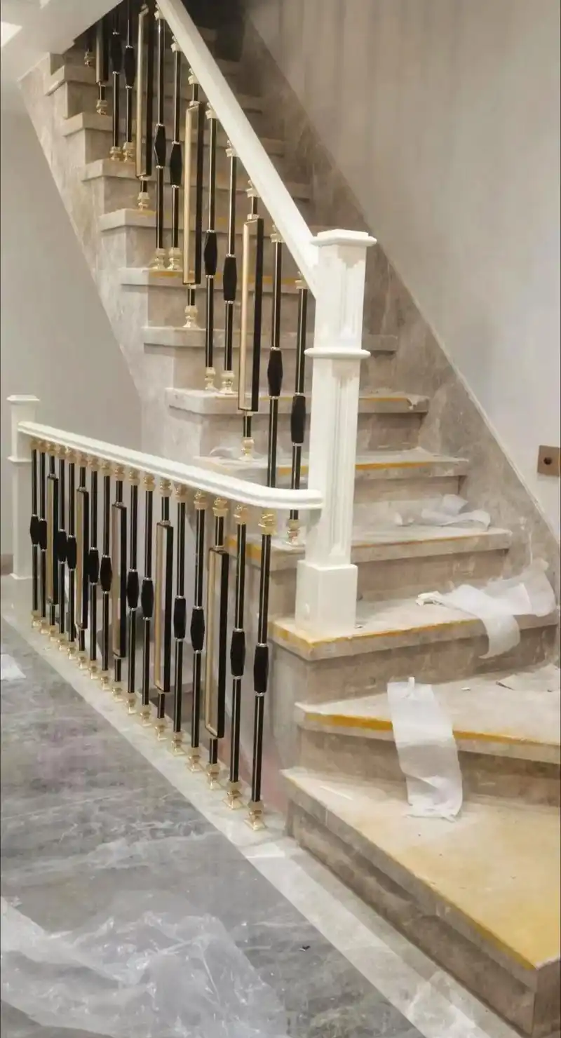 轻奢楼梯扶手#实景拍摄效果 - 抖音