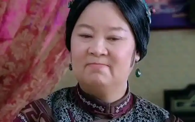 新还珠格格这个容嬷嬷怎么一脸喜相感觉一点也坏不起来