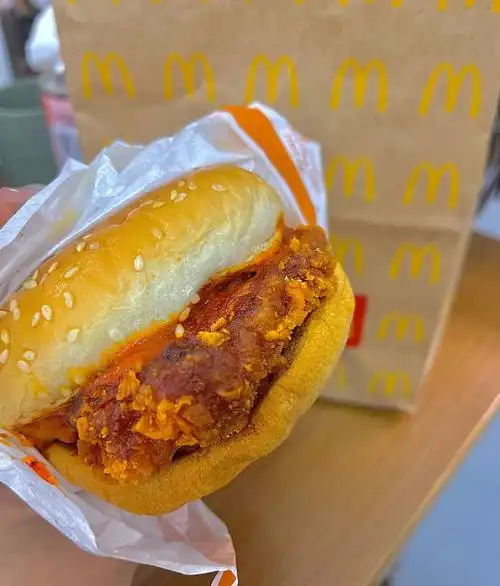 麦当劳新品大盘鸡风味麦辣鸡腿堡