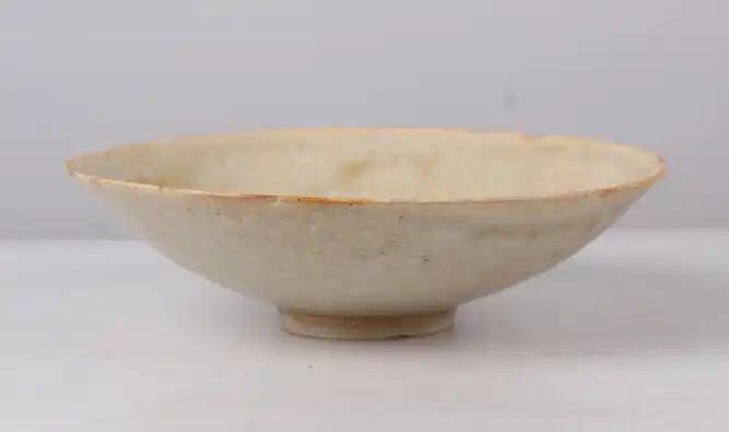 北宋定窑暗刻白瓷碗