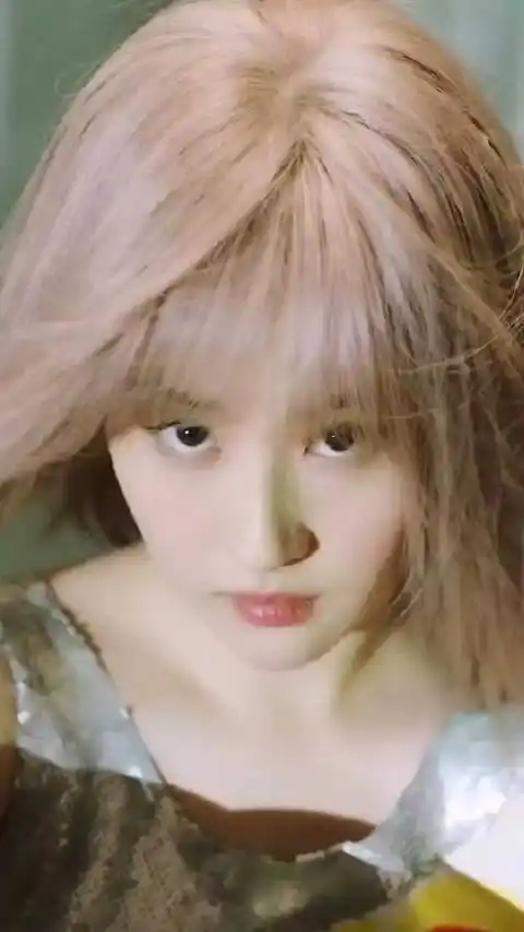 刘亦菲粉色头发齐刘海造型