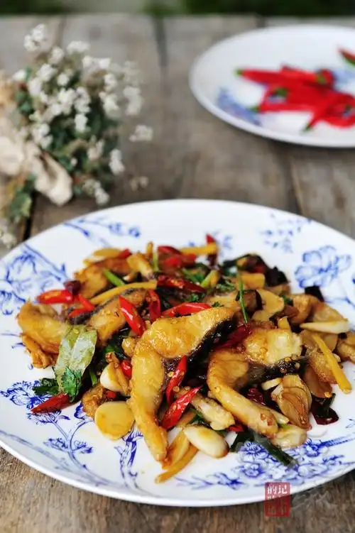 惹味下饭的香辣回锅鱼