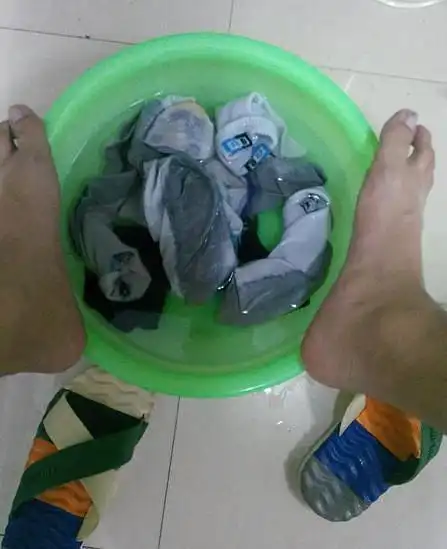 一盆臭袜子引发的"男寝"大发现