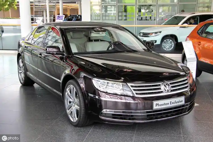 大众旗下最贵的车,奥迪,辉腾被秒成渣