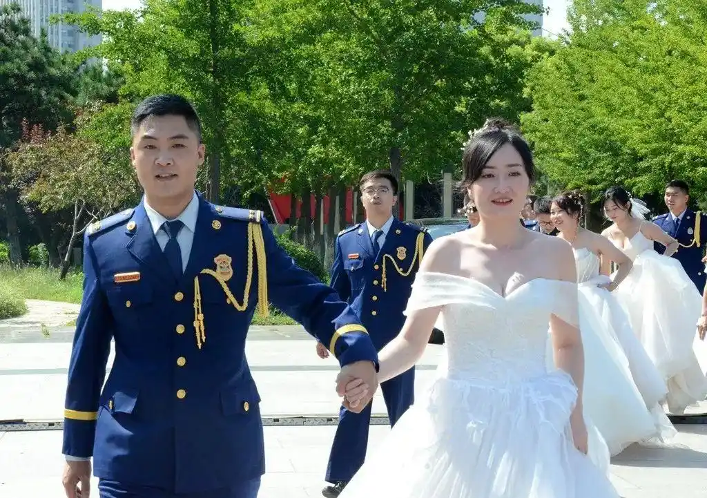 好美| 这场婚礼千万网友送上祝福,看完我也醉了