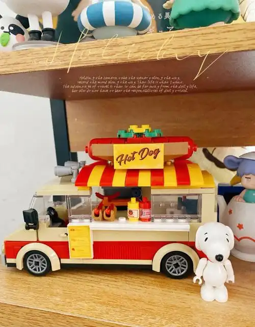 守护全世界最好的狗狗史努比热狗摊乐高