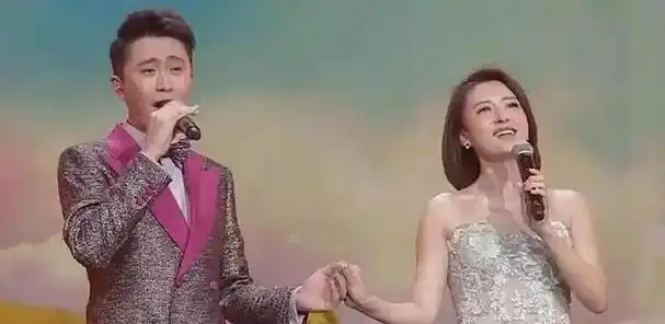 事实证明,41岁的"央视名嘴"杨帆,走上另一条"人生大道"