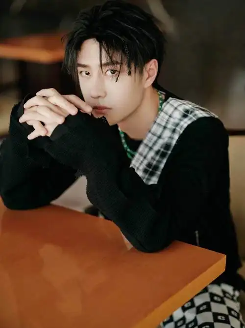 帅气男明星王一博写真图片