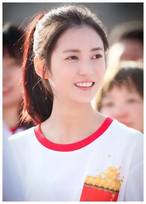 《昔有琉璃瓦》计日可待,陈钰琪靓丽出镜,男主更是仪表不凡