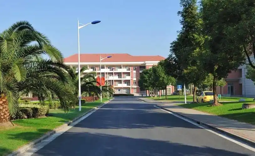 他曾任上海健康职业技术学院副书记,院长,却陷贪贿,前程尽毁_腾讯新闻