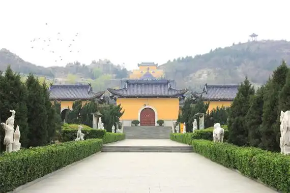 石家庄龙凤山公墓怎么走?有免费的看墓班车吗?-石家庄天顺祥官网