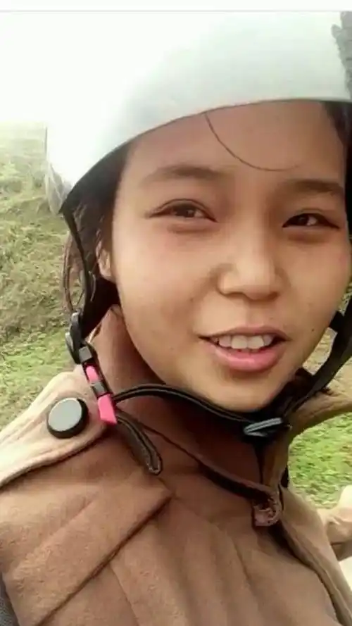 20岁工地女孩吴小娅迅速走红,被称中国最美女孩!