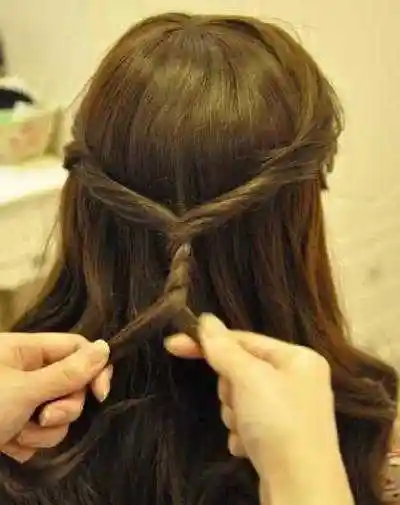 精致甜美中长发发型扎法散发公主般魅力