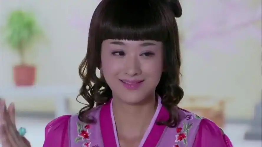 九妹带他吃饭 为您推荐: 天天有喜2:只爱胭脂水粉的刘语想加入捉狐