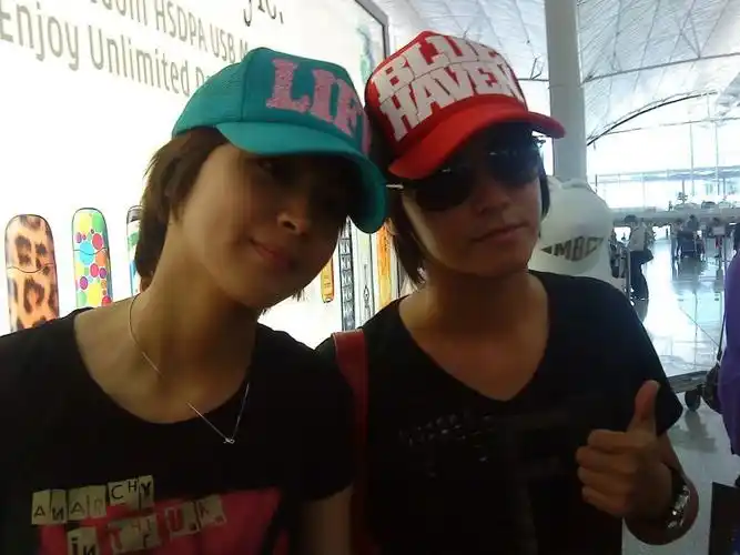 这个帽子是什么牌子?有图,曾沛慈和陈德修