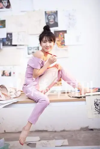 李念杂志大片出炉 盐甜随性娇俏软萌