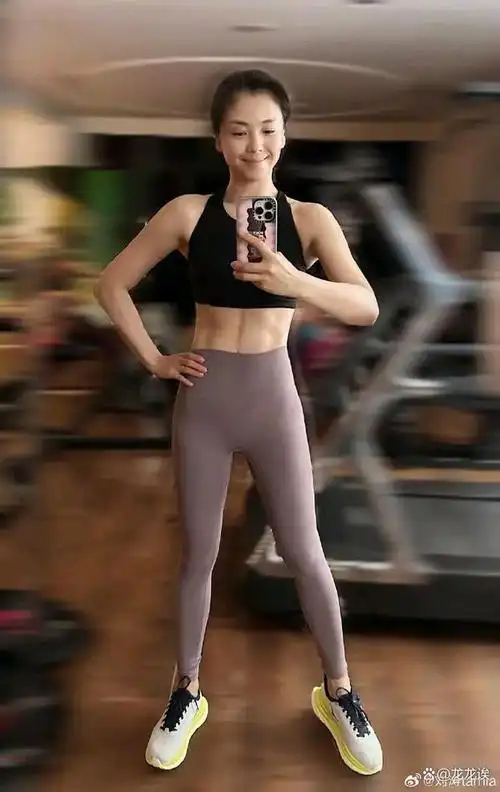 刘涛晒健身自拍照