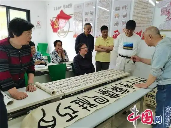 为庆祝即将到来的"七一"建党节,苏州工业园区沁苑社区湖畔雅韵书画社