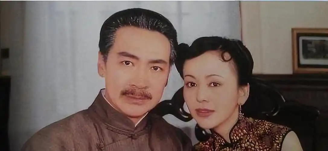 回顾69岁寇振海现状白发老态儿子上高中妻子风韵犹存