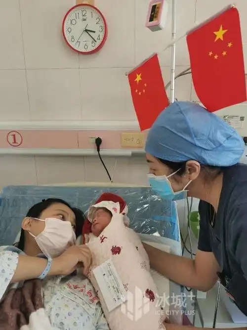 国庆迎新生又有两个国庆宝宝出生