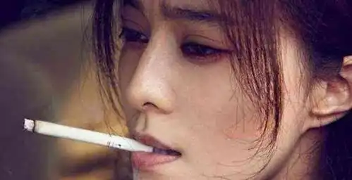 娱乐圈中"抽烟"最霸气的5位女星,杨幂排第五,赵丽颖排第二!