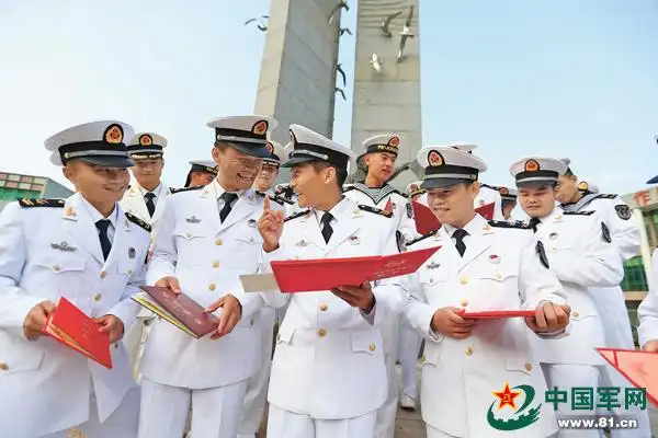 深蓝航道挺立新一代"龙骨脊梁" 新型海军士官人才方阵加速成长