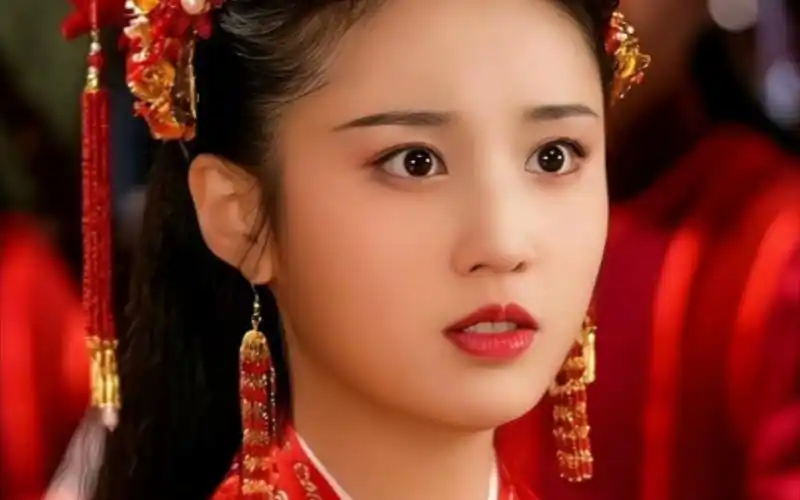 《壁纸》二间十一分   张慧雯