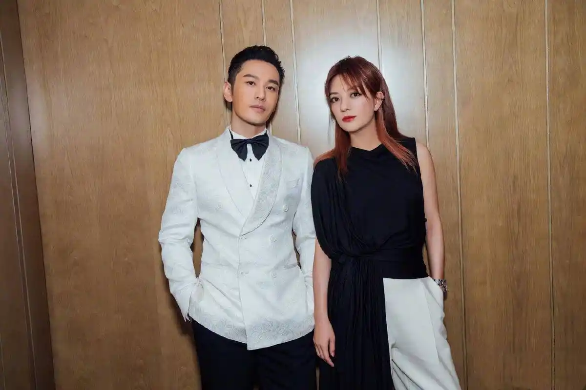 眼神杀满分赵薇黄晓明电影节黑白配情侣装同框男帅女靓太惹眼