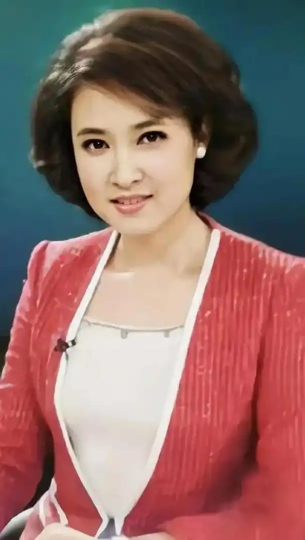 回顾央视主持人桑晨:曾因身材高挑落选舞蹈学院如今成人生赢家