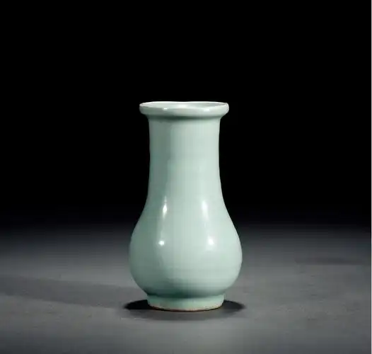 南宋 龙泉窑粉青釉箸瓶