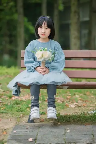 袅娜少女羞,岁月无忧愁 (女儿十岁写真)